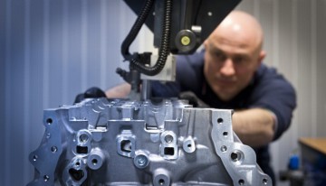 Opel reduce producţia în Rusia şi concediază un sfert din angajaţi
